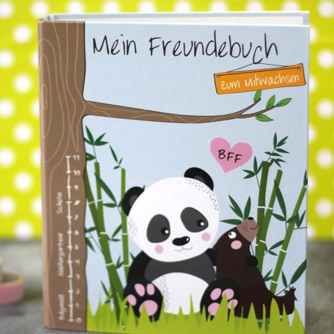 Freundebuch mit einem Panda – Finlix Ein Freundebuch mit einem Panda und Herz, umgeben von Bambus.